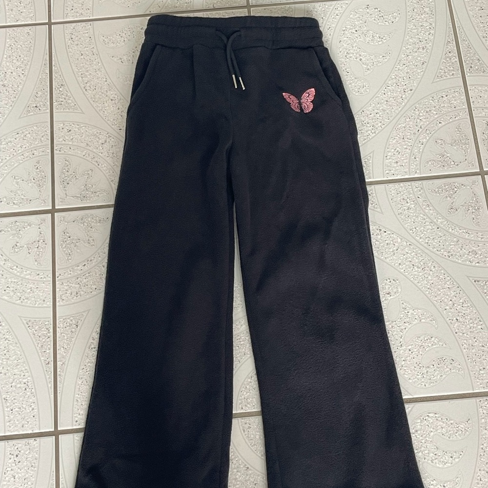 Selling: Black Sweatpants | Brand: Emma & Elsa | Size: Kids 7